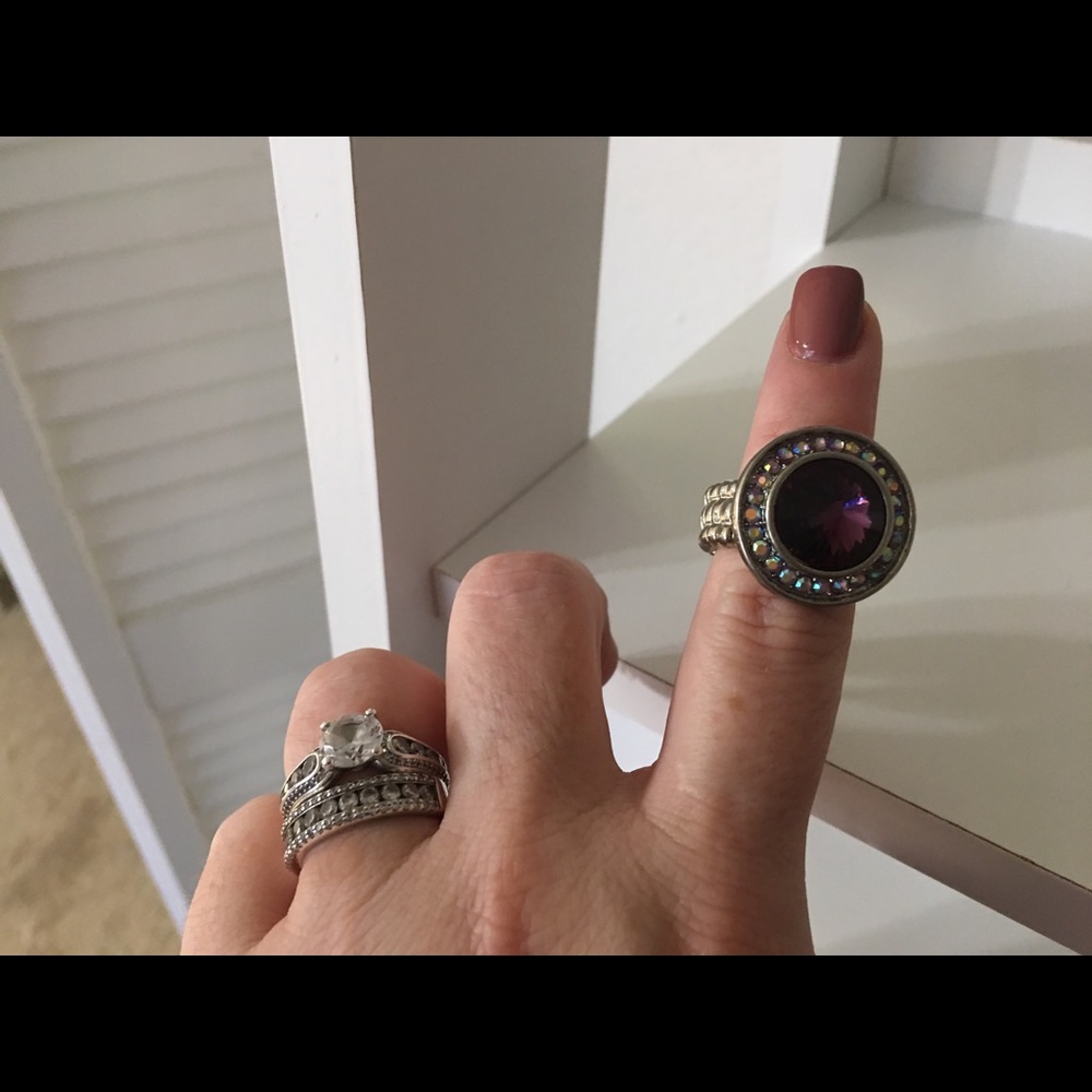 Ring with stretchy back